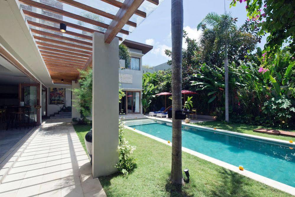 Villa Pierrot Seminyak Esterno foto